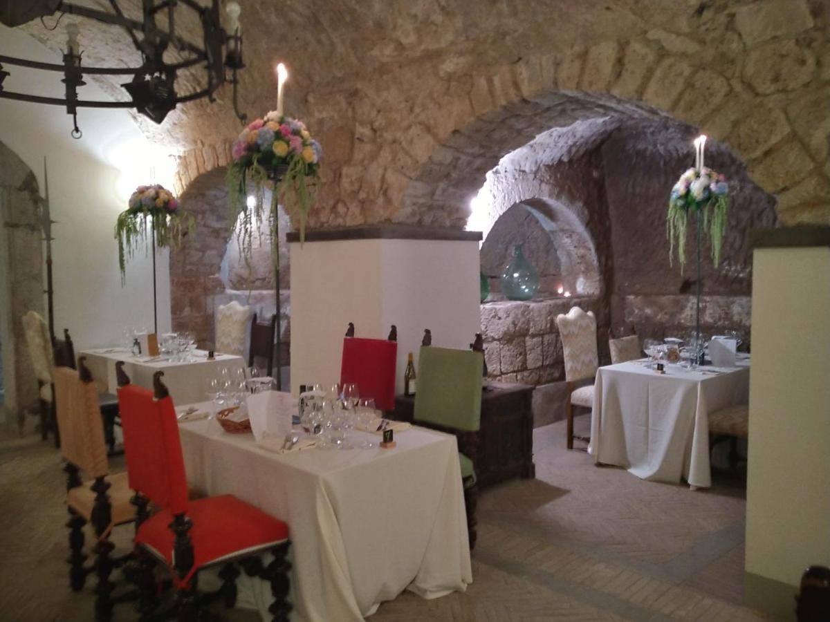 Castello Costaguti Hotel Roccalvecce Ngoại thất bức ảnh