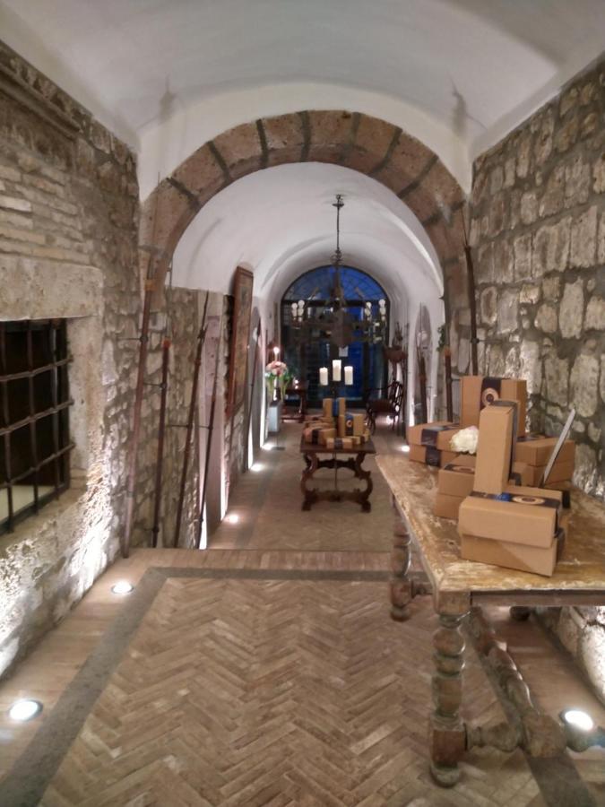Castello Costaguti Hotel Roccalvecce Ngoại thất bức ảnh