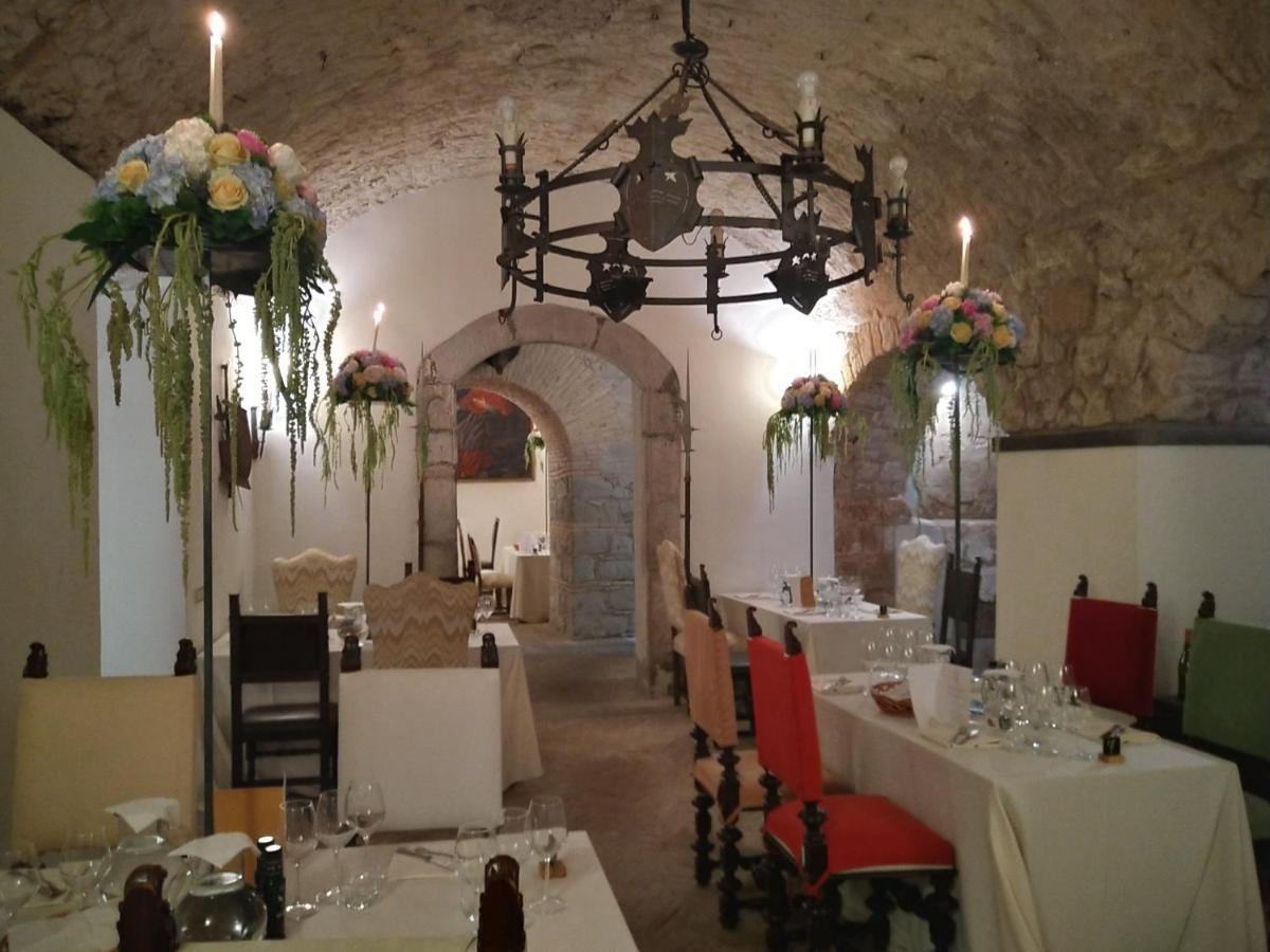 Castello Costaguti Hotel Roccalvecce Ngoại thất bức ảnh