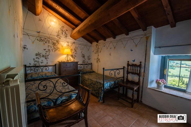 Castello Costaguti Hotel Roccalvecce Ngoại thất bức ảnh